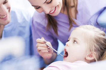 When should the first dental visit be for your kids?﻿